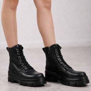 NWOT THE WISHBONE COLLECTION Fallyn Combat Boots 100% Leather Chain Lace Up 9M